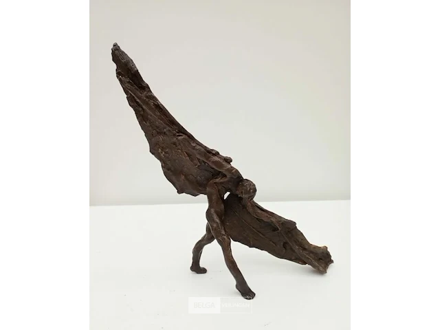 Sculptuur, willy peeters, walking icarus - afbeelding 1 van  3