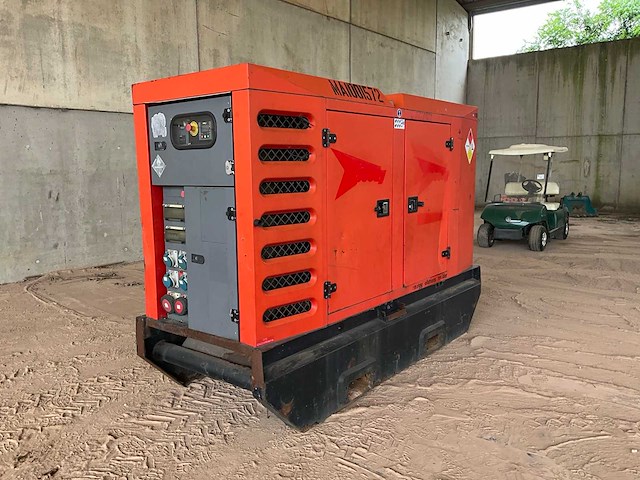 Sdmo - r110 - power generator - 2014 - afbeelding 6 van  13