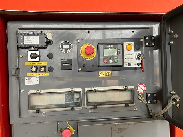 Sdmo - r110 - power generator - 2014 - afbeelding 8 van  13
