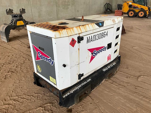 Sdmo - r22 - power generator - 2011 - afbeelding 4 van  11