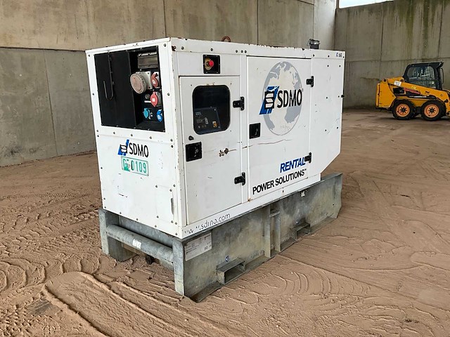 Sdmo - r66 - power generator - 2011 - afbeelding 8 van  15