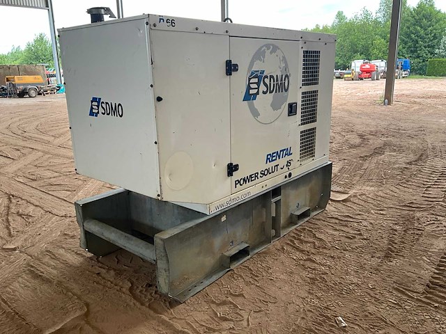 Sdmo - r66 - power generator - 2011 - afbeelding 12 van  15