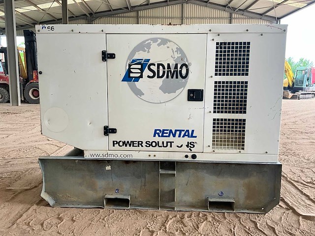Sdmo - r66 - power generator - 2011 - afbeelding 11 van  15