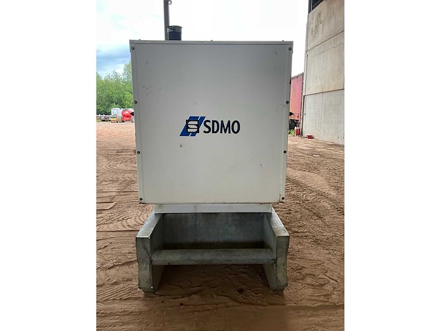 Sdmo - r66 - power generator - 2011 - afbeelding 13 van  15