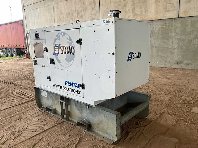 Sdmo - r66 - power generator - 2011 - afbeelding 14 van  15