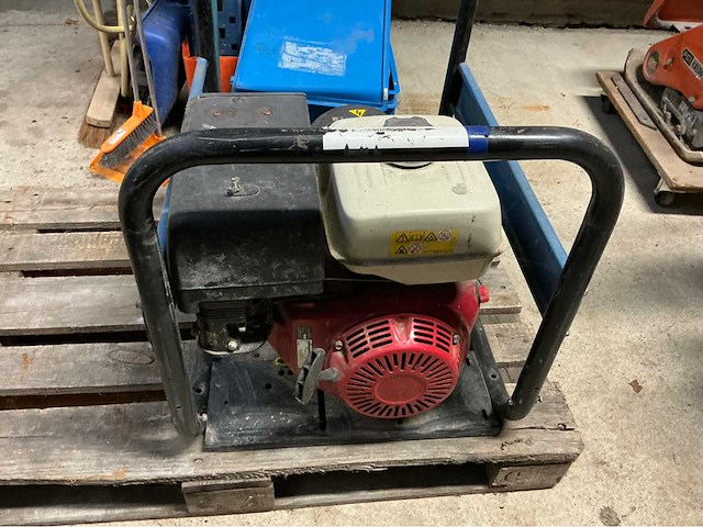 Sdmo hx6000 stroomgenerator - afbeelding 4 van  8