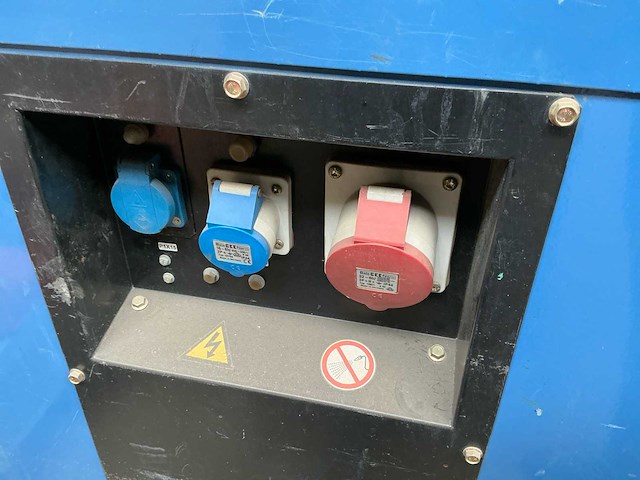 Sdmo t12k 11,5 kva stroomgenerator - afbeelding 4 van  9