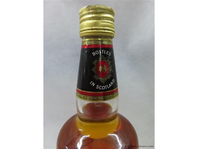 Seagram's 100 pipers de luxe scotch whisky - afbeelding 2 van  6