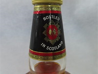 Seagram's 100 pipers de luxe scotch whisky - afbeelding 2 van  6