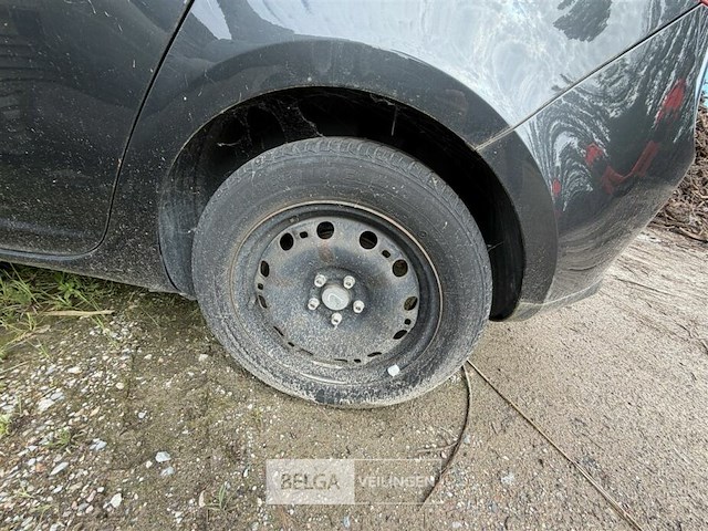 Seat ibiza personenwagen. enkel voor vergunninghouders en erkende centra voor verschrotting - afbeelding 3 van  13
