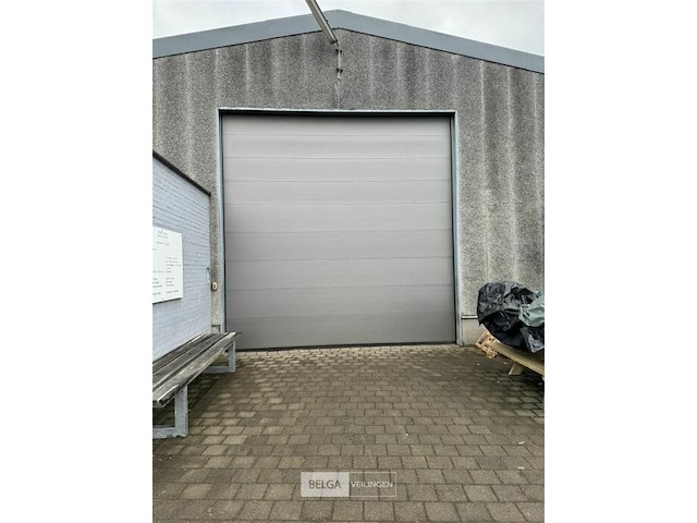 Sectionale garagepoort b500 cm - afbeelding 1 van  5