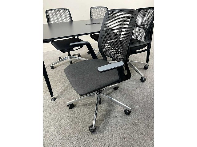 Sedus - vergadertafel + 4 sedus se:motion vergaderstoelen - vergaderset - afbeelding 9 van  9