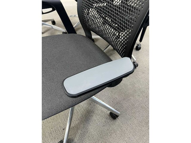 Sedus - vergadertafel + 4 sedus se:motion vergaderstoelen - vergaderset - afbeelding 3 van  11