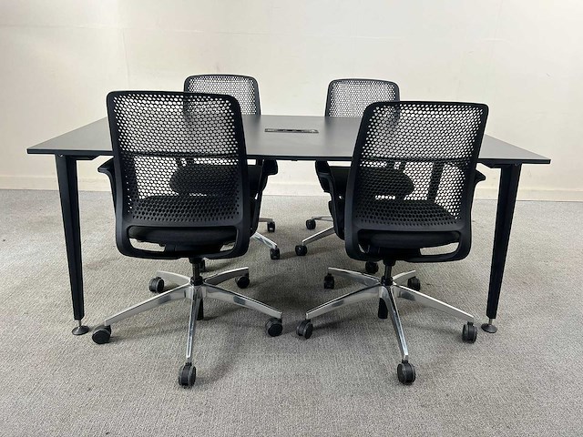 Sedus - vergadertafel + 4 sedus se:motion vergaderstoelen - vergaderset - afbeelding 1 van  11