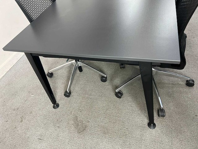 Sedus - vergadertafel + 4 sedus se:motion vergaderstoelen - vergaderset - afbeelding 8 van  11