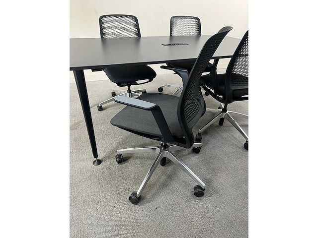 Sedus - vergadertafel + 4 sedus se:motion vergaderstoelen - vergaderset - afbeelding 4 van  4