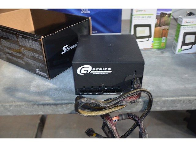 Semimodular voedingsbron seasonic gm-650 , tectile care kit royal xl, 2 ledlampen spectrum led - afbeelding 5 van  9