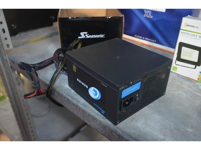 Semimodular voedingsbron seasonic gm-650 , tectile care kit royal xl, 2 ledlampen spectrum led - afbeelding 6 van  9