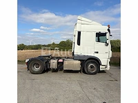 Semitrailers, wegtrekker, bovenliggende kraan, generatorset, bekisting, gereedschap
