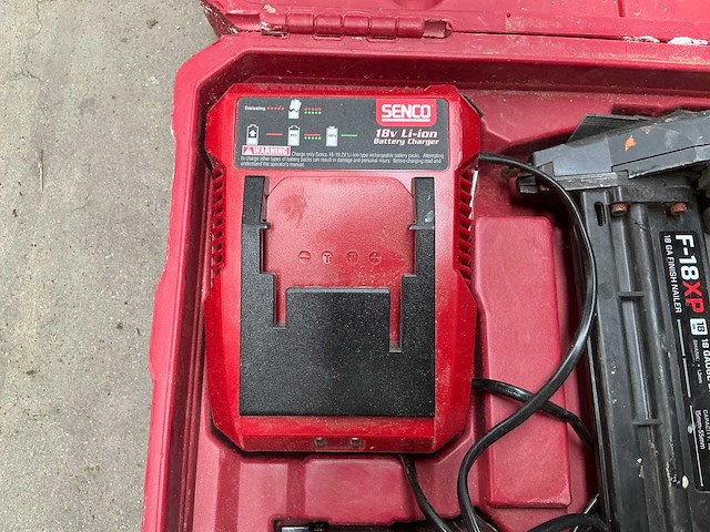 Senco f-18xp accu nagelpistool - afbeelding 4 van  6