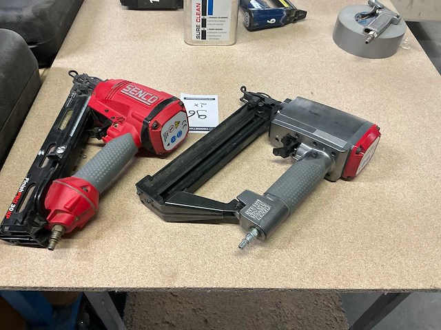 Senco pneumatische tacker (2x) - afbeelding 1 van  3