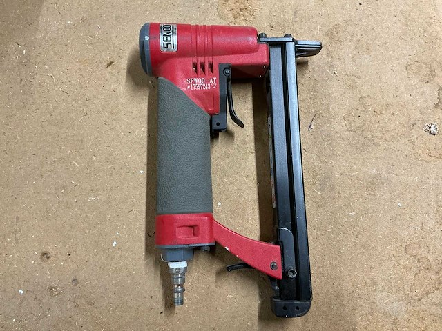 Senco sfw09-at pneumatische tacker - afbeelding 2 van  3