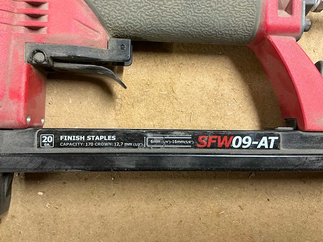 Senco sfw09-at pneumatische tacker - afbeelding 3 van  3
