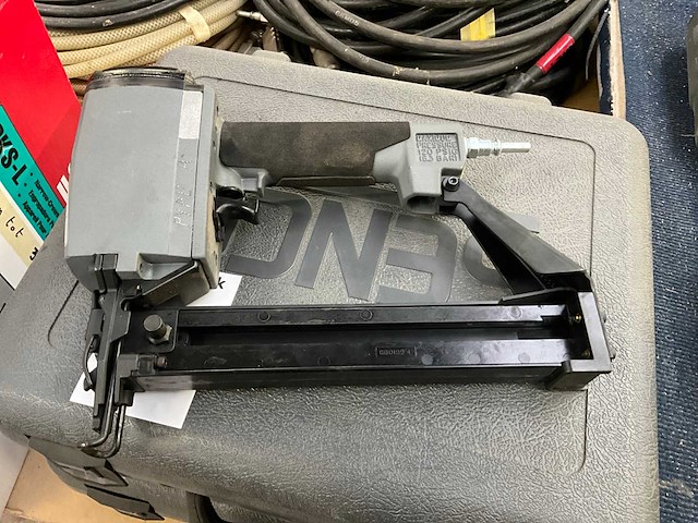 Senco sks-l pneumatische tacker haken - afbeelding 1 van  2