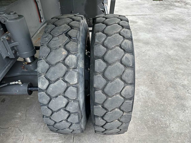 Sennebogen - 2002 - 835m - banden graafmachine - afbeelding 3 van  21