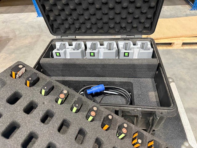 Sennheider batterij oplaad peli (3x dubbele lader) - afbeelding 5 van  5