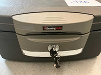 Sentrysafe brandwerende kast - afbeelding 1 van  3