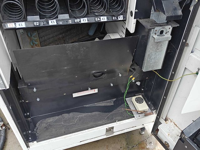 Serv-o-matic 3073 verkoopautomaat voor onderdelen - afbeelding 6 van  12