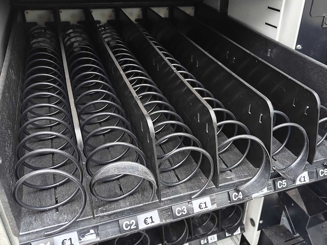 Serv-o-matic 3073 verkoopautomaat voor onderdelen - afbeelding 7 van  12