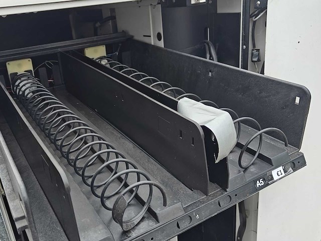 Serv-o-matic 3073 verkoopautomaat voor onderdelen - afbeelding 8 van  12