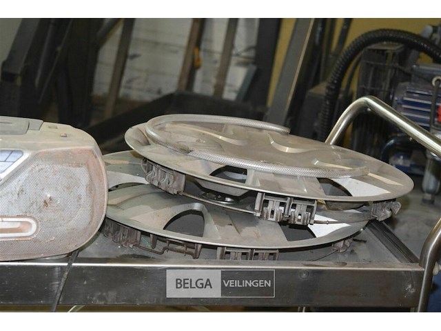 Serveerwagen met inhoud - afbeelding 3 van  6