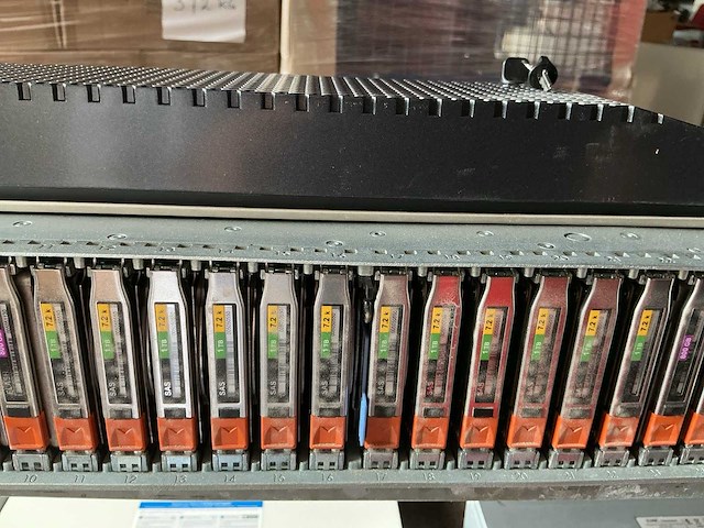Server dell ems,sae met 13 harde sas schijven 2,5” - afbeelding 4 van  8