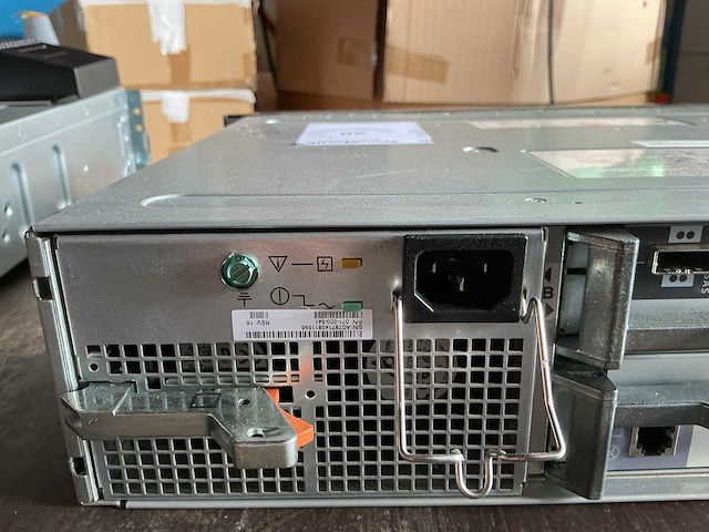 Server dell ems,sae met 13 harde sas schijven 2,5” - afbeelding 6 van  8