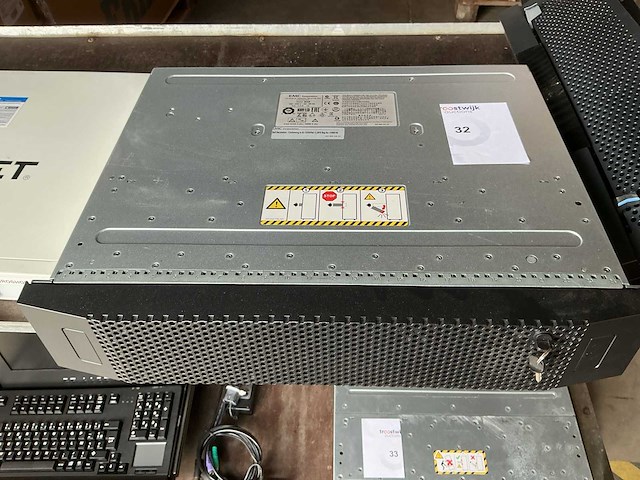Server dell ems,sae met 13 harde sas schijven 2,5” - afbeelding 1 van  8