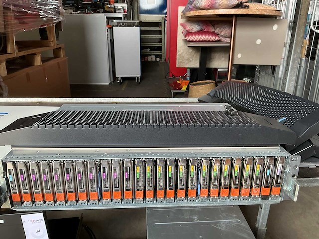 Server dell ems,sae met 13 harde sas schijven 2,5” - afbeelding 2 van  8