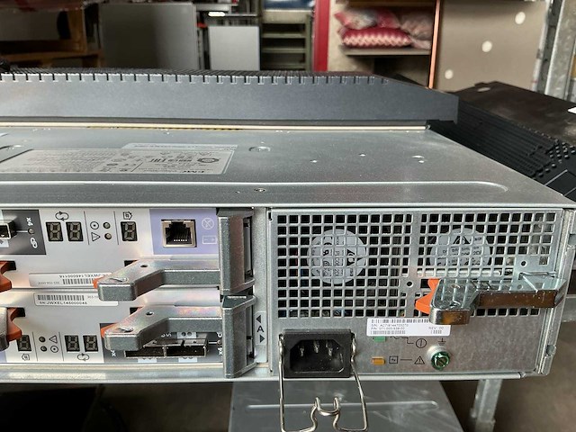 Server dell ems,sae met 13 harde sas schijven 2,5” - afbeelding 8 van  8