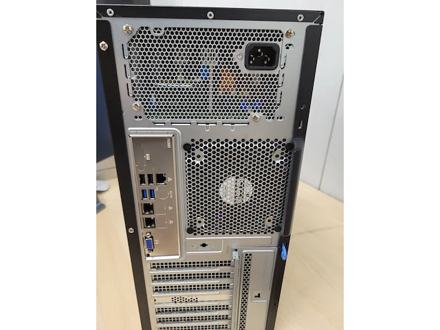Server supermicro - afbeelding 2 van  2