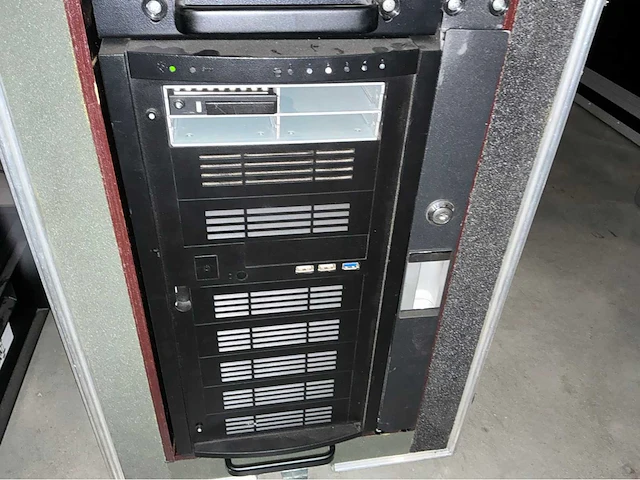 Server - afbeelding 3 van  11