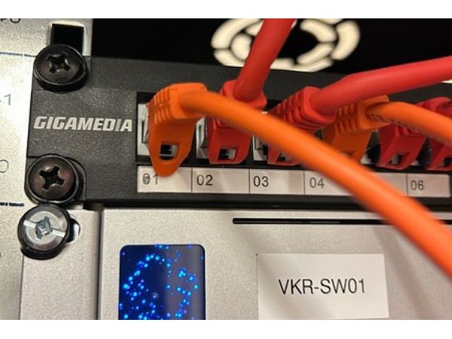 Serverkast en inhoud - afbeelding 10 van  11