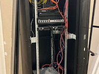 Serverkast en inhoud - afbeelding 3 van  11
