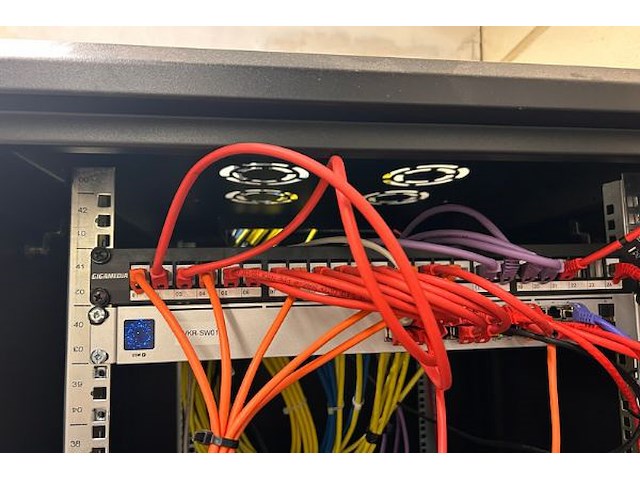 Serverkast en inhoud - afbeelding 5 van  11