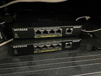 Serverkast met apc en cisco switchpanelen - afbeelding 3 van  16