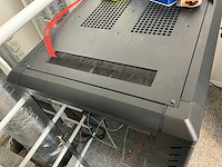 Serverkast met apc en cisco switchpanelen - afbeelding 6 van  16