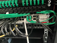 Serverkast met apc en cisco switchpanelen - afbeelding 16 van  16