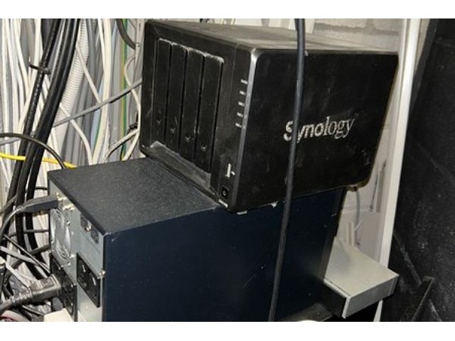 Serverkast met inhoud - afbeelding 4 van  11