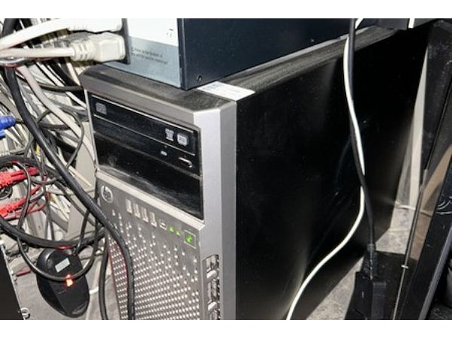 Serverkast met inhoud - afbeelding 5 van  11